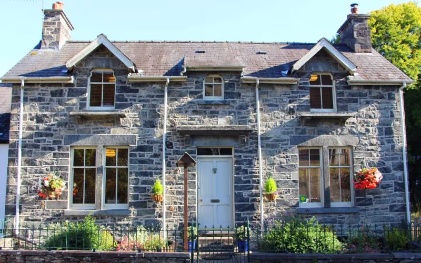 Swn-y-Dwr Holiday Cottage